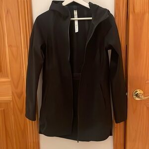 Lululemon black raincoat size 2. Beautiful jacket in perfect condition.